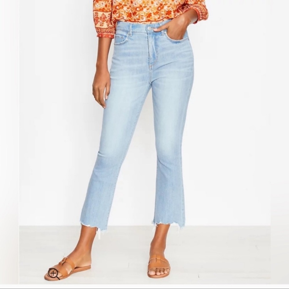 *LOFT Light Wash “The Curvy Kick Crop” Frayed Hem Size 8/29 Denim Jeans #Q
